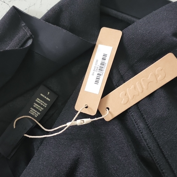 SKIMS SHEER SCULPT LOW BACK SHORT onyx - Picture 6 of 6